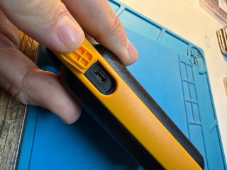 2 Walkies PMR Motorola Negro y Amarillo