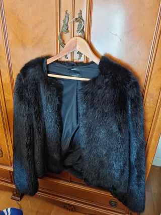 Abrigo pelo Bershka negro talla M