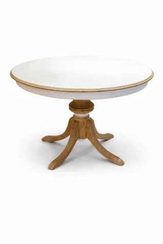 Mesa redonda extensible de madera restaurada.