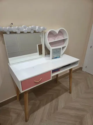 Scrivania per bambini con specchio e scaffale