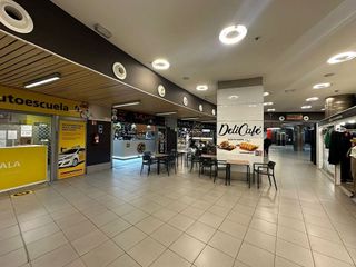 Local comercial en alquiler en Opañel en Madrid