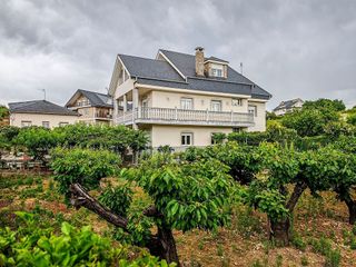 Chalet en venta en Cacabelos