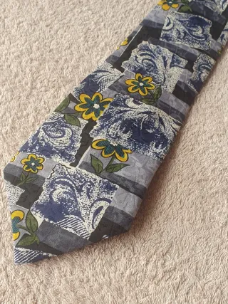 Cravatta vintage floreale blu e gialla