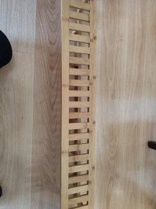 Estantería de bambú y madera