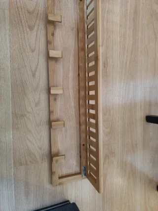 Estantería de bambú y madera