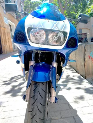 Suzuki GSXR 600R Azul y Blanca