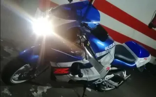 Suzuki GSXR 600R Azul y Blanca