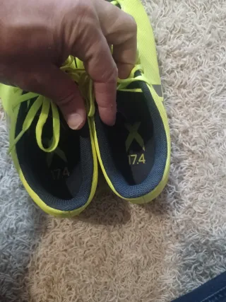 Botas de fútbol amarillas