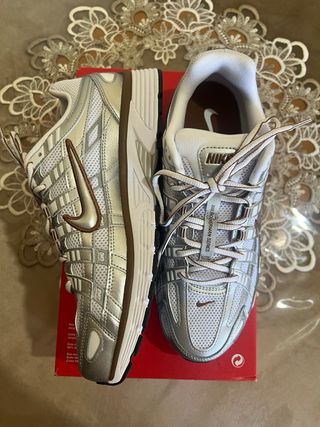 Zapatillas Nike P-6000 Plata y Blanco