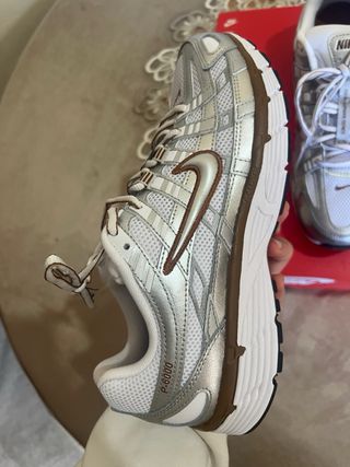 Zapatillas Nike P-6000 Plata y Blanco
