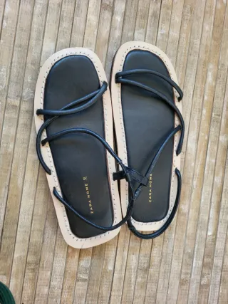 Sandalias negras Zara casi nuevas