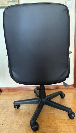Silla de oficina negra