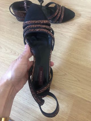 Zapatos Uterqüe Talla 37 Negro y Dorado