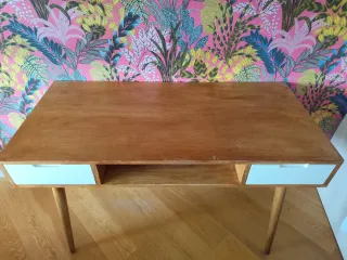 Scrivania in legno di rovere con cassetti