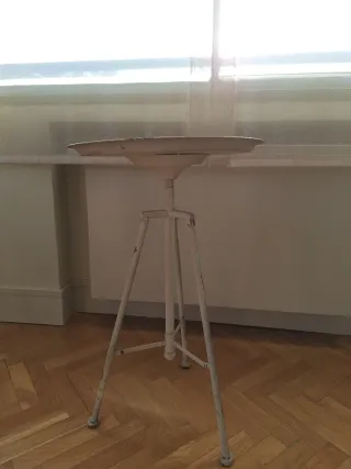 Mesita auxiliar bandeja hierro blanca