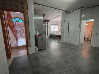 Edificio en venta en Zubia (La)