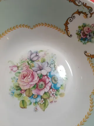 Zuppiera in porcellana con decori floreali