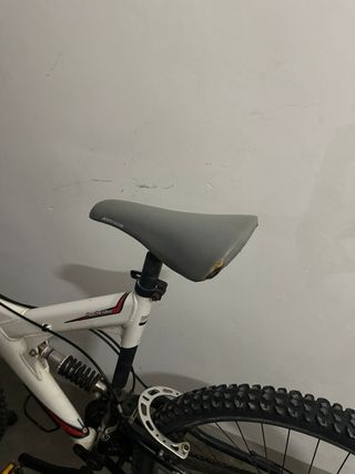 Bicicleta de Montaña Blanca y Negra
