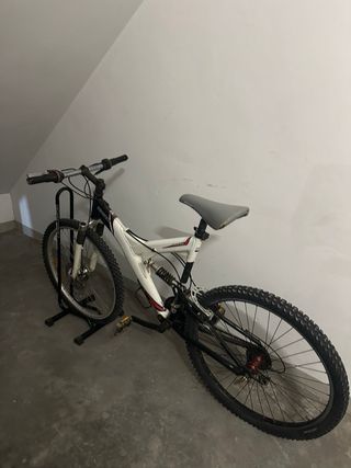 Bicicleta de Montaña Blanca y Negra