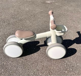 Bici y casco infantil amarillo