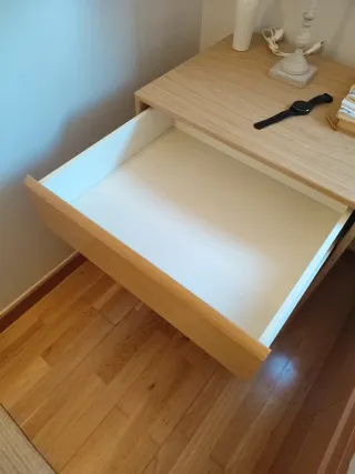 Cajonera de madera clara