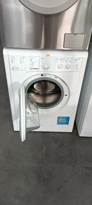 Lavadora secadora Indesit 7 KG A 5 KG RPM 1600