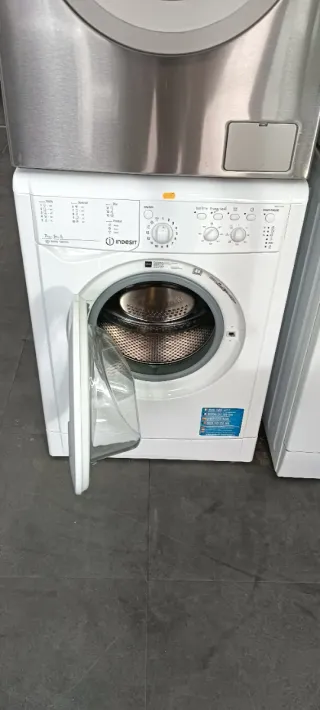 Lavadora secadora Indesit 7 KG A 5 KG RPM 1600