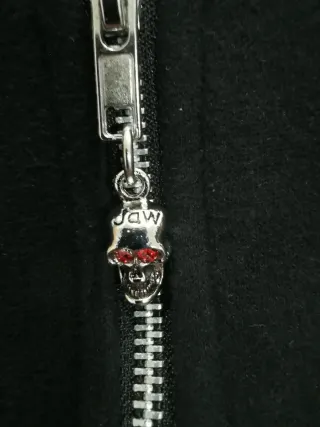 Sudadera con capucha negra