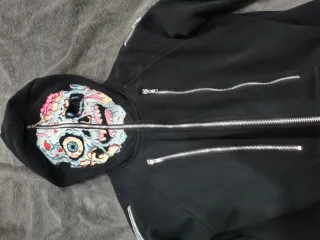 Sudadera con capucha negra