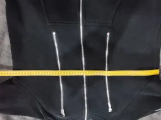 Sudadera con capucha negra