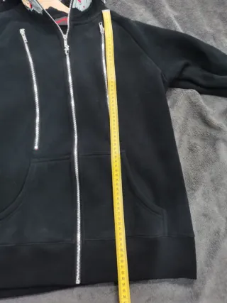 Sudadera con capucha negra