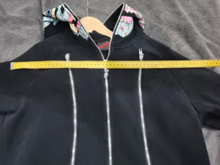 Sudadera con capucha negra