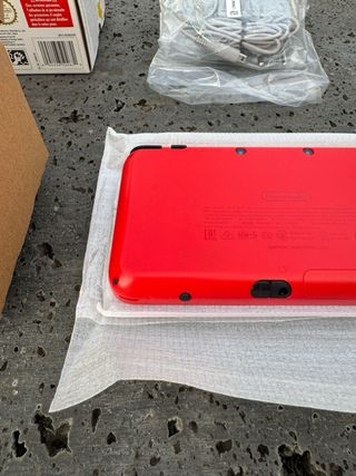Nintendo 2DS XL Poké Ball Edition