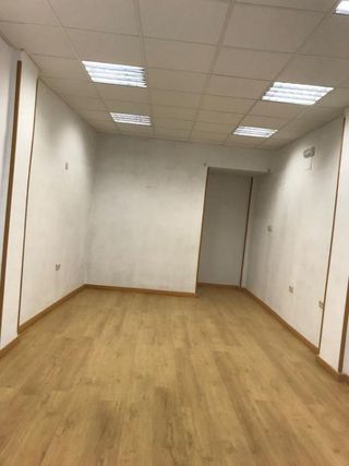 Local comercial en alquiler en Arturo Eyres - La Rubia en Valladolid