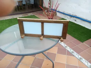 Perchero de madera con ganchos