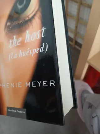 The host (la huésped)