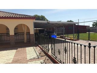 Casa en venta en Carmona