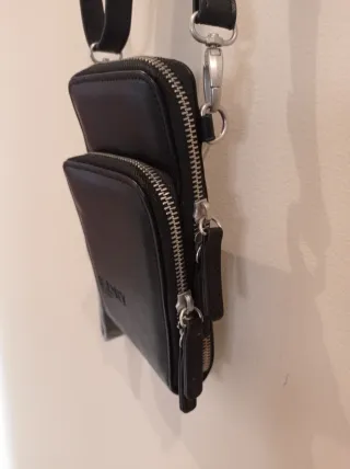 Bolso bandolera Superdry negro