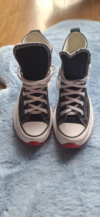 Converse Run Star Hike negras con detalles rojos