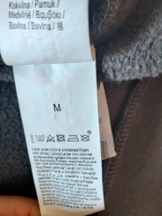 Sudadera gris oscura de Jules.