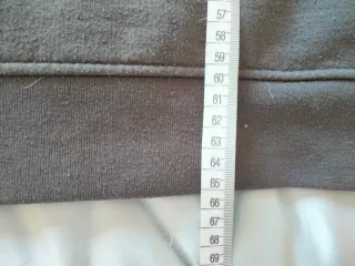 Sudadera gris oscura de Jules.