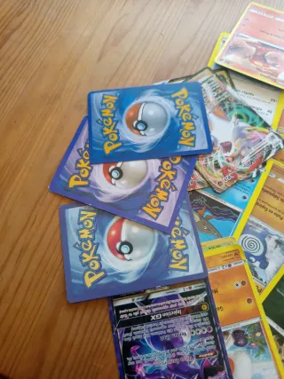 Lote Cartas Pokémon Variadas 119 cartas y 1  metal