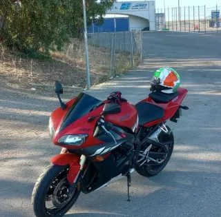 Yamaha R1 2003 con (90.000) kilómetros