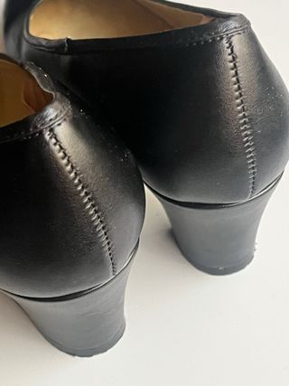 Scarpe da sera nere con tacco. Taglia 34