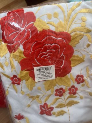 Manton de flamenca bordado