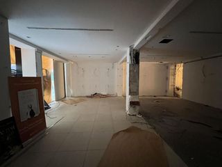 Local comercial en alquiler en Centro - Ayuntamiento en Santander