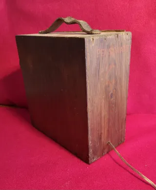 Linterna antigua de madera