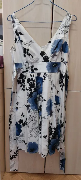 Vestido floral blanco y azul