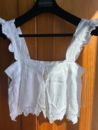 Top blanco Pull&Bear volantes encaje