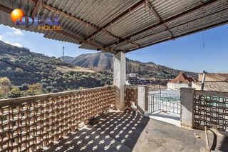 Chalet en venta en Barrio de la Vega en Monachil